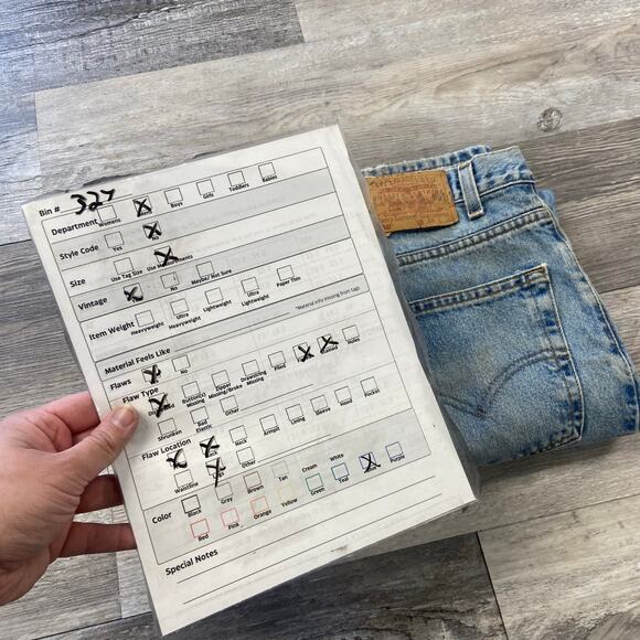 Vintage 90s Levis 550 Faded Blue Red Tab Mens 37x30 Relaxed Fit Denim Jeans - Picture 8 of 13